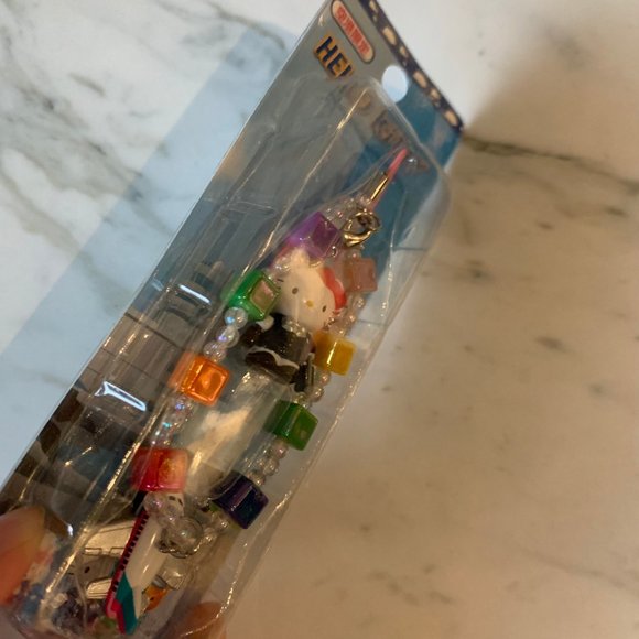 Vintage 2001 Hello Kitty Airport Cellphone charm - Picture 6 of 9